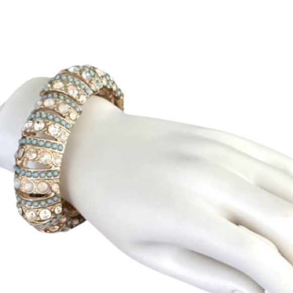 Pretty Beaded and Crystal Rhinestone Gold Tone Expansion Bracelet - Picture 3 of 7